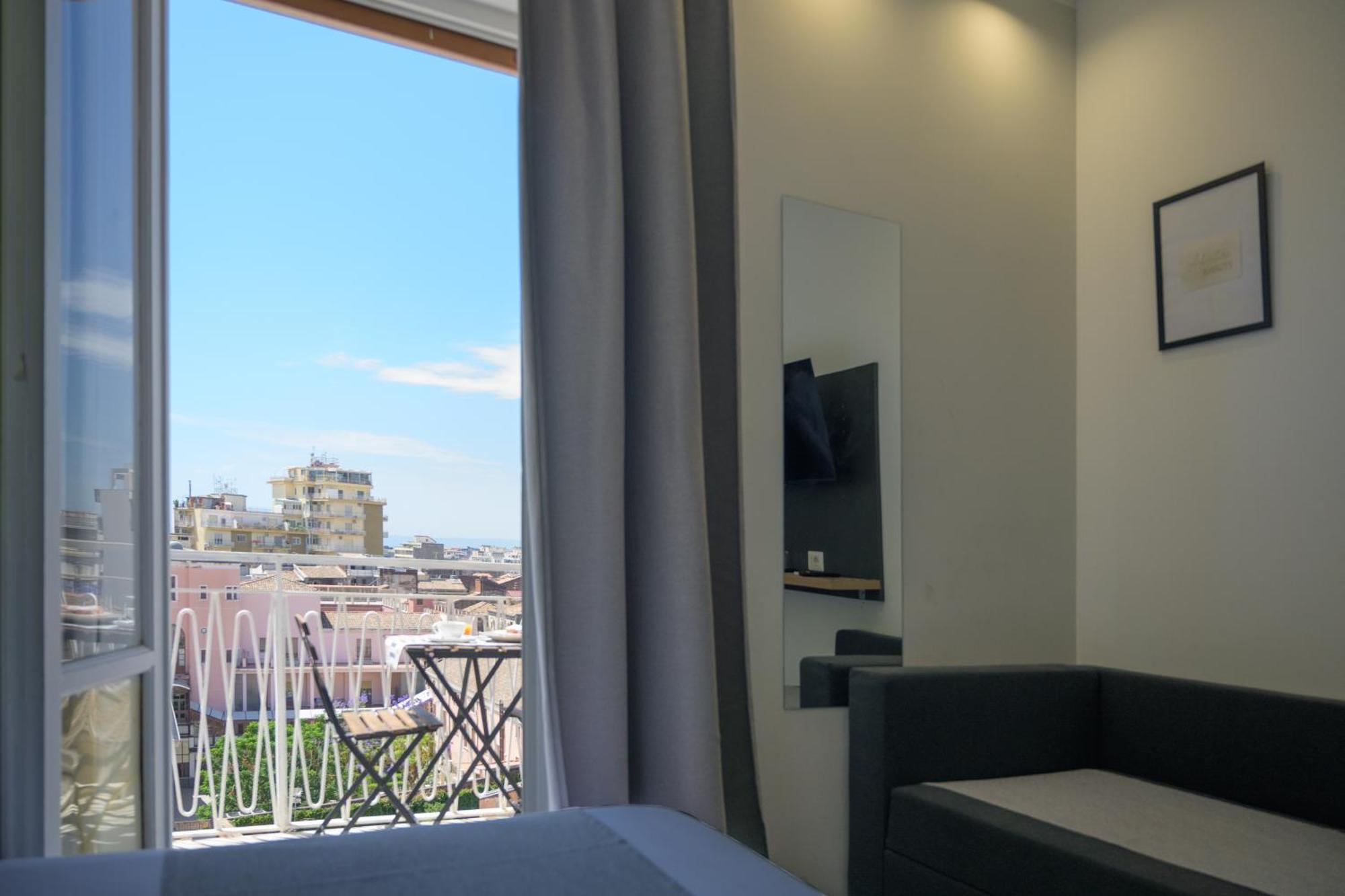 Room 65 Катания Экстерьер фото