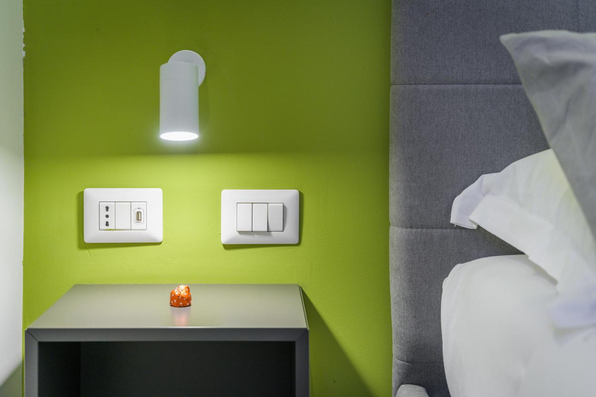 Room 65 Катания Экстерьер фото