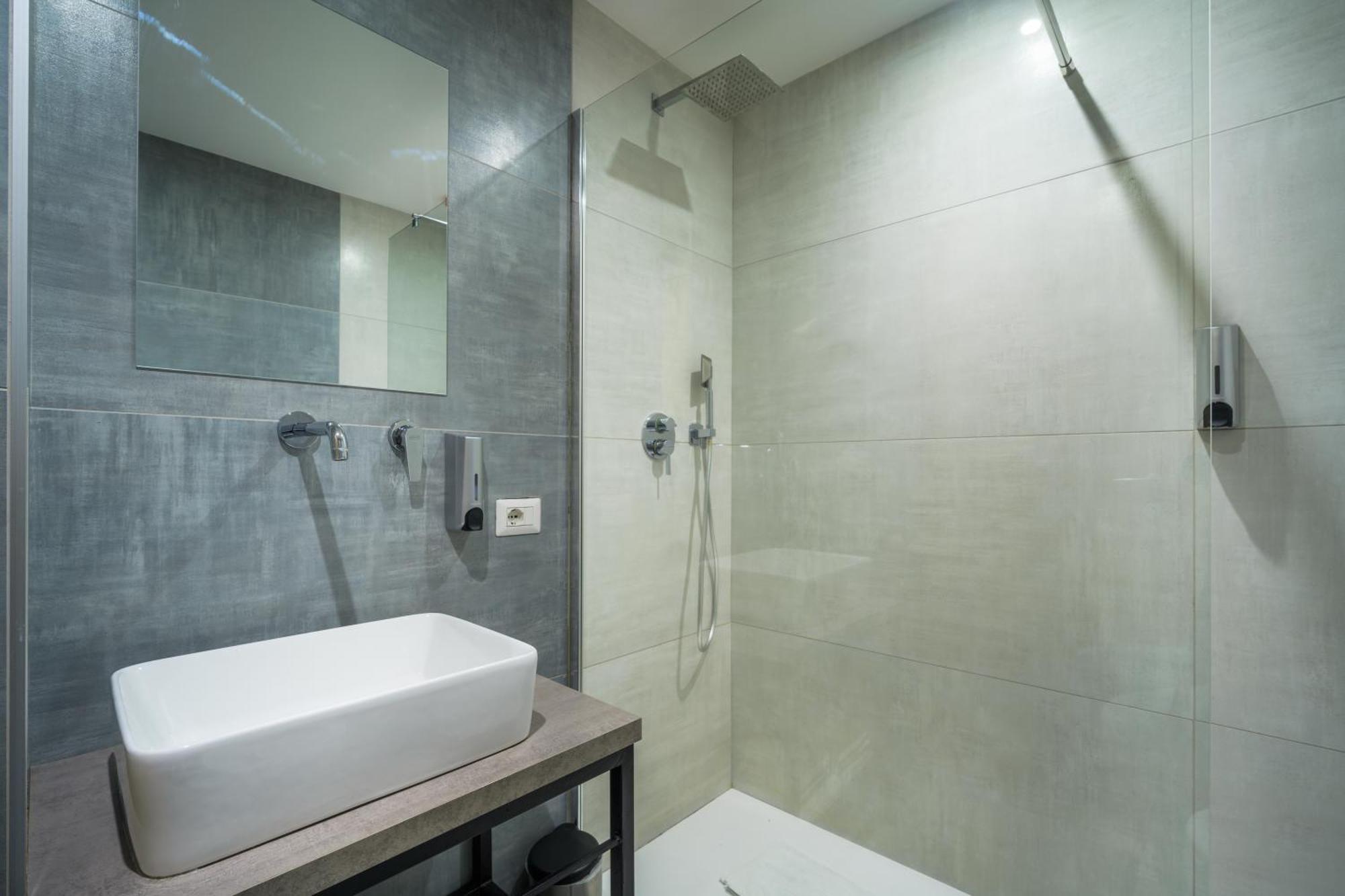 Room 65 Катания Экстерьер фото